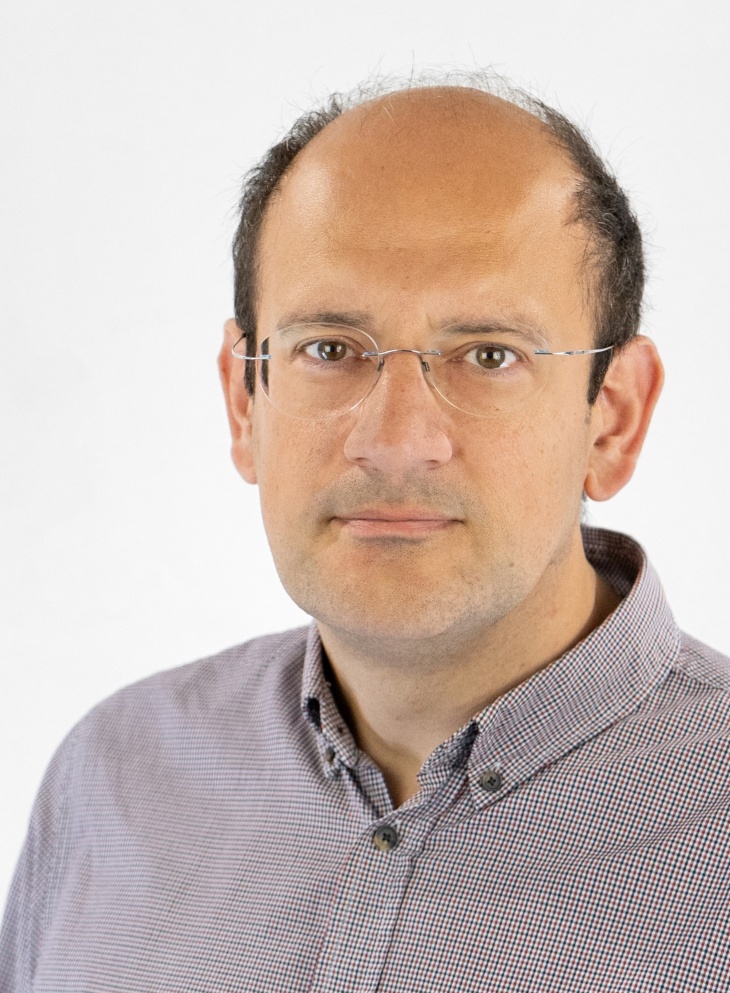 Volkan_Filiz Portrait Dez 2023_Zuschnitt.jpg