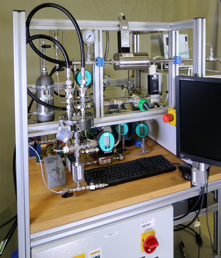 Mixed gas facility for membrane investigation