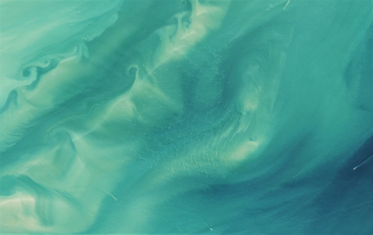 Post-processed satellite images of turbulent sediment plumes downstream of offshore wind turbines near the UK coast. Photo: NASA Earth Observatory / Jesse Allen Thames Oli 2015181 Lrg Zoom6