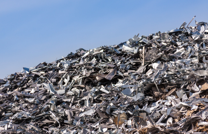 Old material becomes new. Photo: istock/allou Setcard Aluminum Schrott Istock Allou