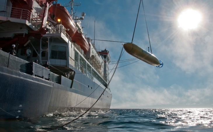 Image from the first field mission of the AWI-AUV on a Polarstern expedition in 2010 to the Fram Strait. Photo: Michael Ginzburg, Alfred-Wegener-Institut 2010 Erster Auv-einsatz 001 Mginzburg