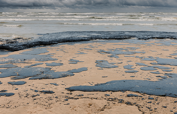 Oil on the beach. Photo: Hereon/iStock Nuture