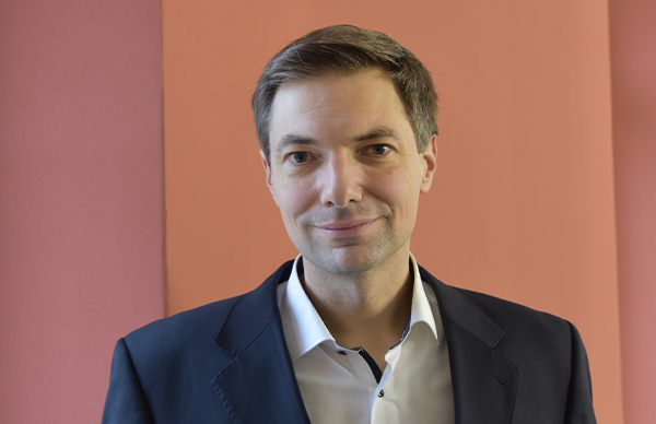 Prof Christian Cyron is the director of the Institute of Material Systems Modeling at Hereon and Head of the Institute of Continuum and Material Mechanics at Hamburg University of Technology (TUHH). Photo: TU Hamburg
