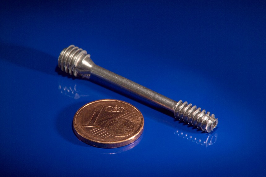 Wirbelschraube aus Titan, hergestellt durch Metallpulver-Spritzgießen.