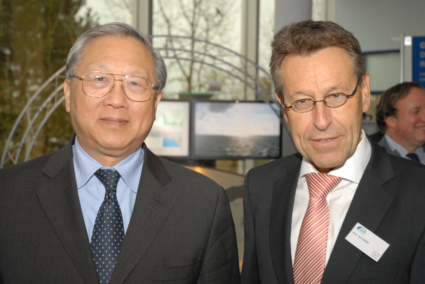 Prof. Dr. LU Yongxiang und Prof. Wolfgang Kaysser