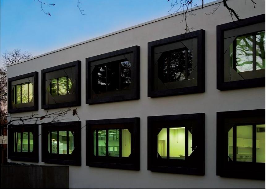 Das neue Biomedizintechnikum II - im Bild die rückseitige Fassade