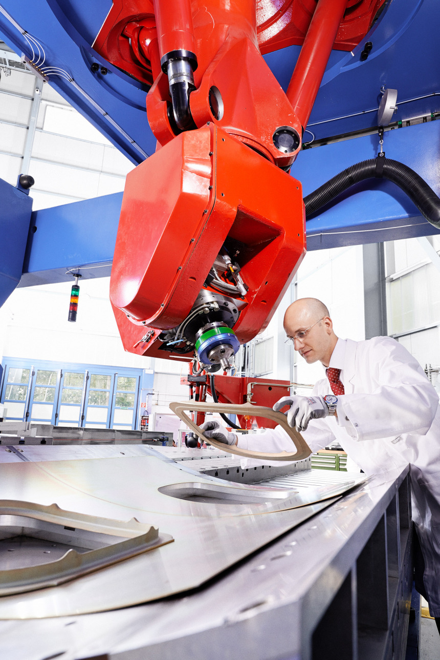 Flugzeugteile in der Robotik-Portalanlage