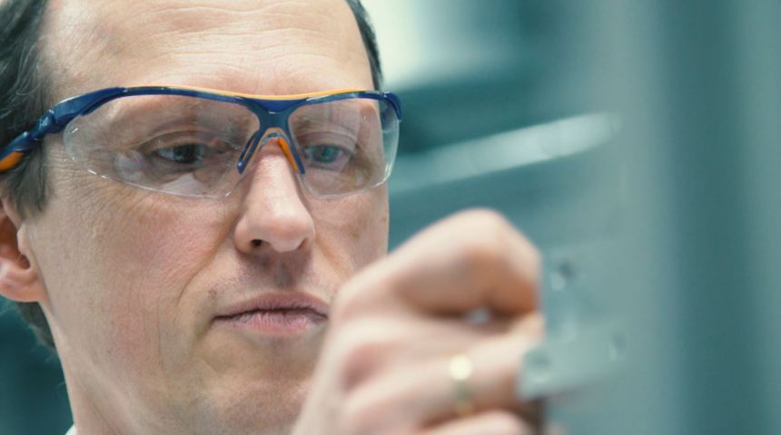 Thomas Klassen mit Schutzbrille