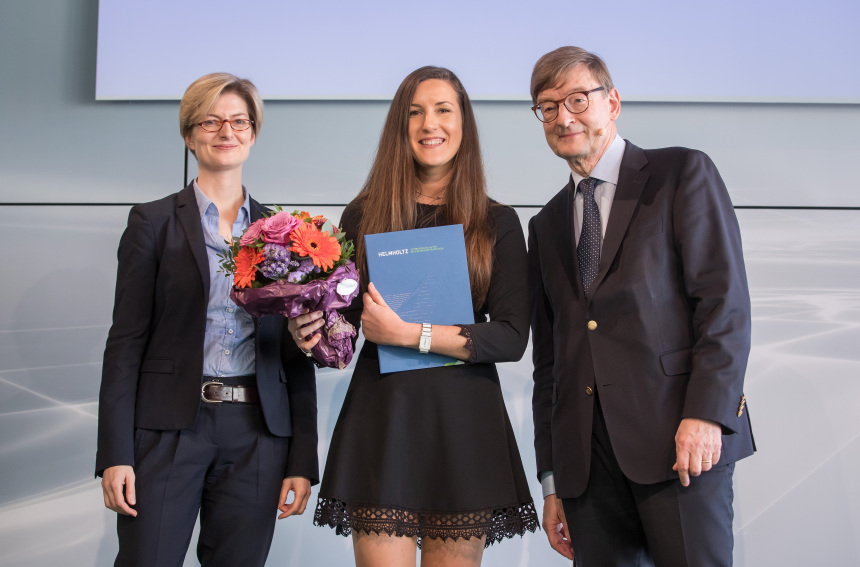 Dr. Korinna Strobel, Bereichsleiterin Strategie/ Impuls- und Vernetzungsfonds Helmholtz-Gemeinschaft, Dr.-Ing. Alexandra Amherd Hidalgo, Helmholtz-Zentrum Geesthacht, Zentrum für Material- und Küstenforschung, Prof. Dr. Otmar Wiestler, Präsident der Helmholtz-Gemeinschaft.