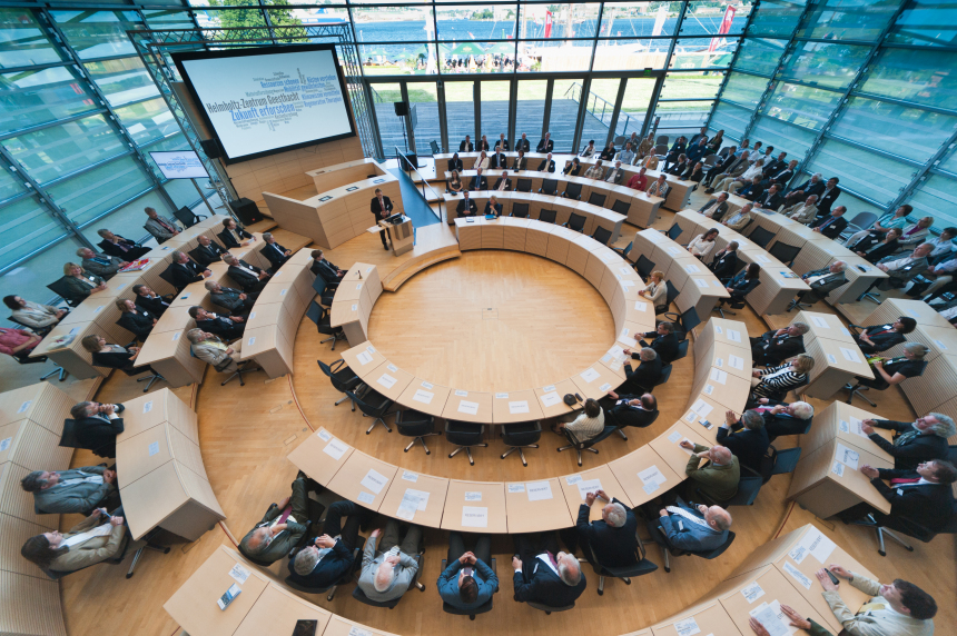 Die Helmholtz-Forscher aus Geesthacht im Kieler Landtag.