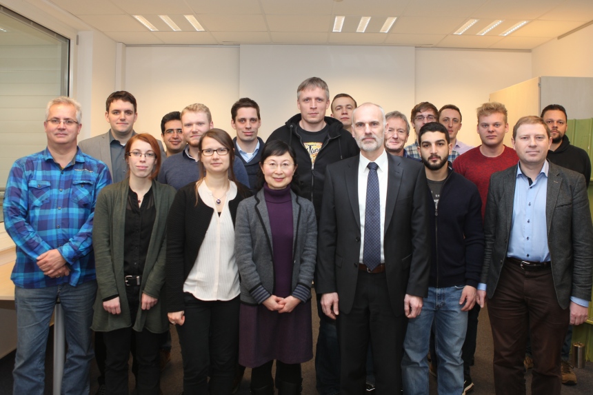 Besucher im Institut für Werkstoffforschung