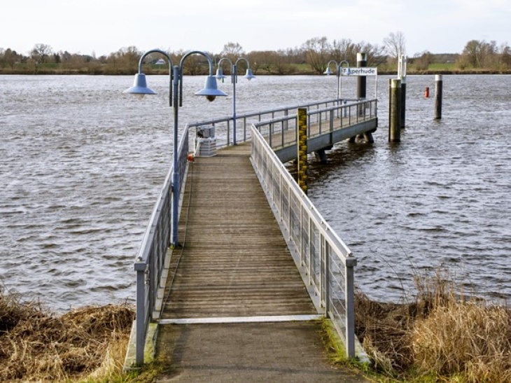Location for the planned research platform (Photo: J.-T. Schaube / Hereon) Location for the planned research platform at river Elbe