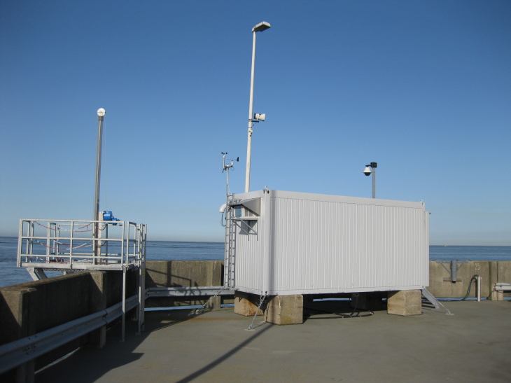 Stationary Ferrybox in Cuxhaven. <i>-image: Hereon-</i> Stationary Ferrybox in Cuxhaven. -image: Hereon-