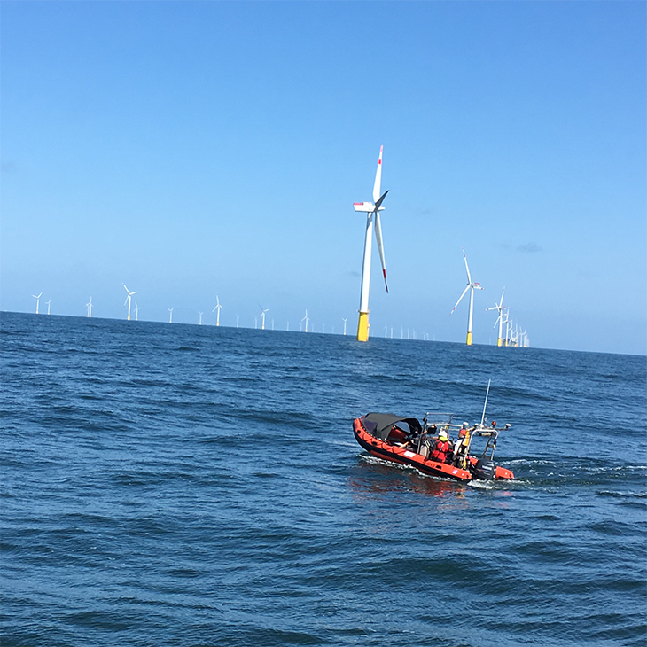 Towed instrument chain measurements at wind farm DanTysk. <i>-image: Martina Heineke/Hereon-</i> Towed instrument chain measurements at wind farm DanTysk. -image: Martina Heineke/Hereon-