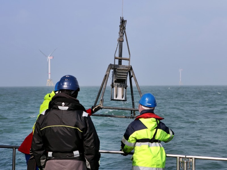 Researchers get box corer on board