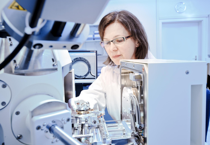 /imperia/md/images/hzg/institut_fuer_polymerforschung/geesthacht/pmn/fittosize__680_0_939a4c5fa2e4d49a9425200e38e3925a_hzg-polymer_schmidt_12_2.jpg