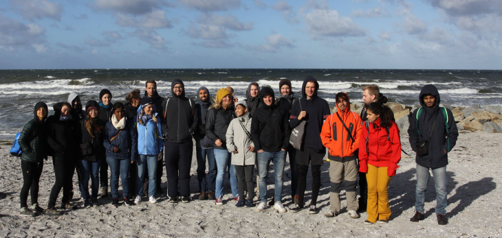 An der Coastal Summer School 2018 von AWI, HZG, IOW und KüNO nahmen 19 junge Wissenschaftler aus 11 Nationen teil. Foto: C. Wiedner / KüNO Teilnehmer der Coastal Summer School 2018