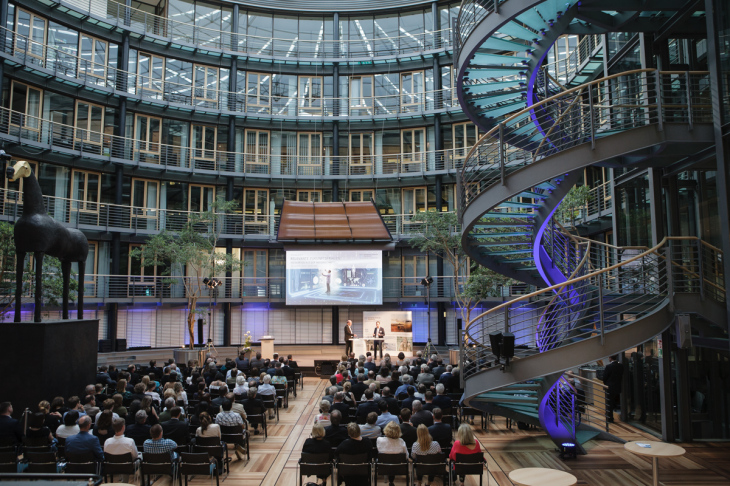 Die Jahrestagung im Allianz-Forum. Foto: HZG/Gesine Born Einblick ins Allianz-Forum.