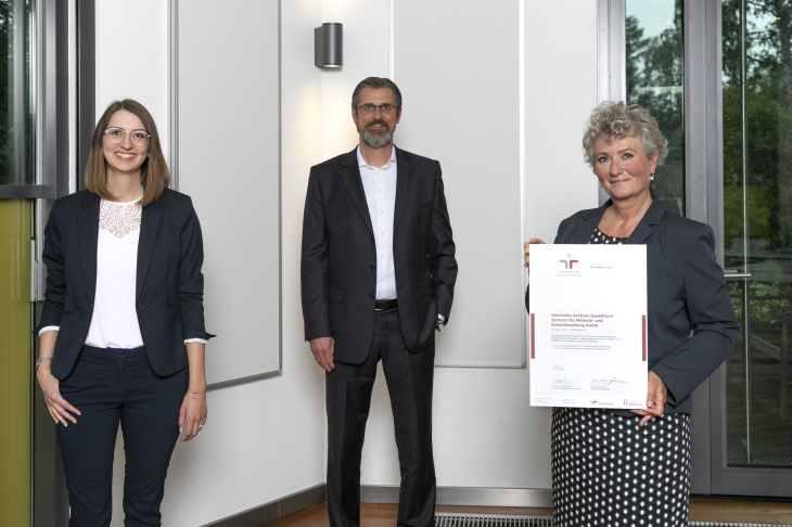 links steht Anja Badura, in der Mitte Andreas Böttcher und Martina Ollesch rechts