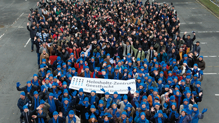Am Helmholtz-Zentrum Geesthacht engagieren sich rund 920 Mitarbeiterinnen und Mitarbeiter in den Bereichen Material- und Küstenforschung.